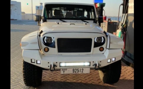 أبيض Jeep Wrangler, 2018 للإيجار في دبي