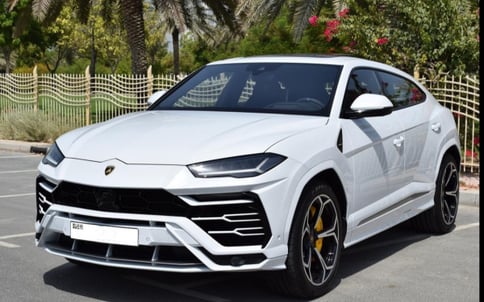 أبيض Lamborghini Urus, 2020 للإيجار في دبي