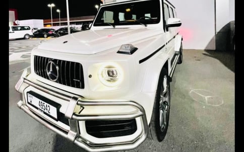 白色 Mercedes G class, 2021 迪拜汽车租凭