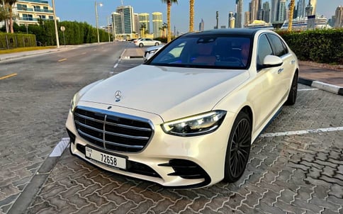 أبيض Mercedes S500 Class, 2022 للإيجار في دبي