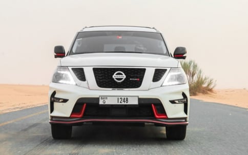 白色 Nissan Patrol Nismo, 2018 迪拜汽车租凭