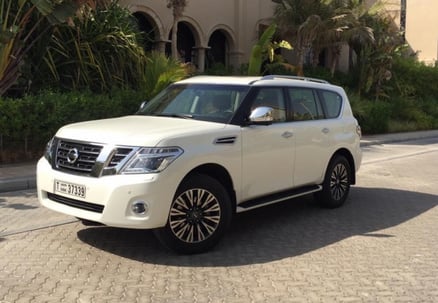 白色 Nissan Patrol V6 Platinum, 2018 迪拜汽车租凭