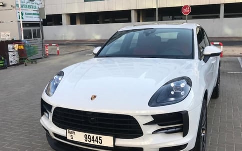 أبيض Porsche Macan, 2021 للإيجار في دبي