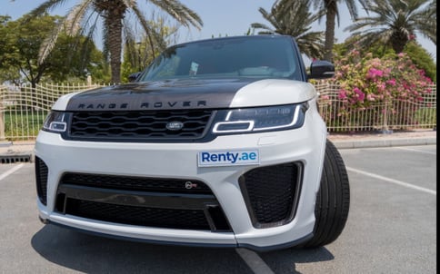 أبيض Range Rover Sport SVR, 2021 للإيجار في دبي