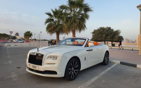 أبيض Rolls Royce Dawn Black Badge, 2020 للإيجار في دبي