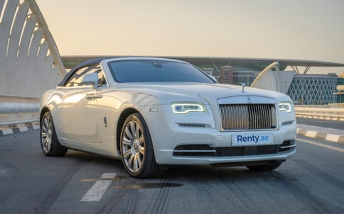 白色 Rolls Royce Dawn Exclusive 3-colour interior, 2018 迪拜汽车租凭