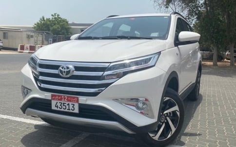 白色 Toyota Rush, 2021 迪拜汽车租凭