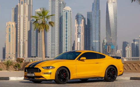 黄色 Ford Mustang, 2018 迪拜汽车租凭