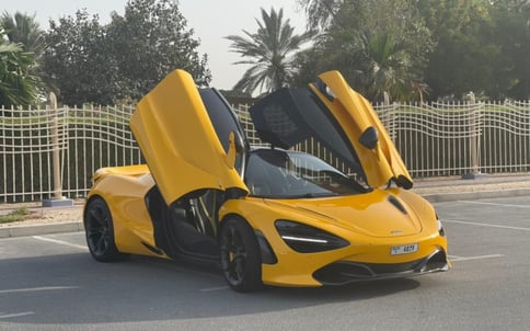 الأصفر McLaren 720 S, 2021 للإيجار في دبي