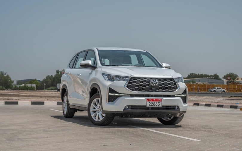 丰田Innova (白色)