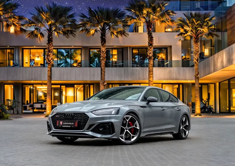 Audi RS5 (Gri)