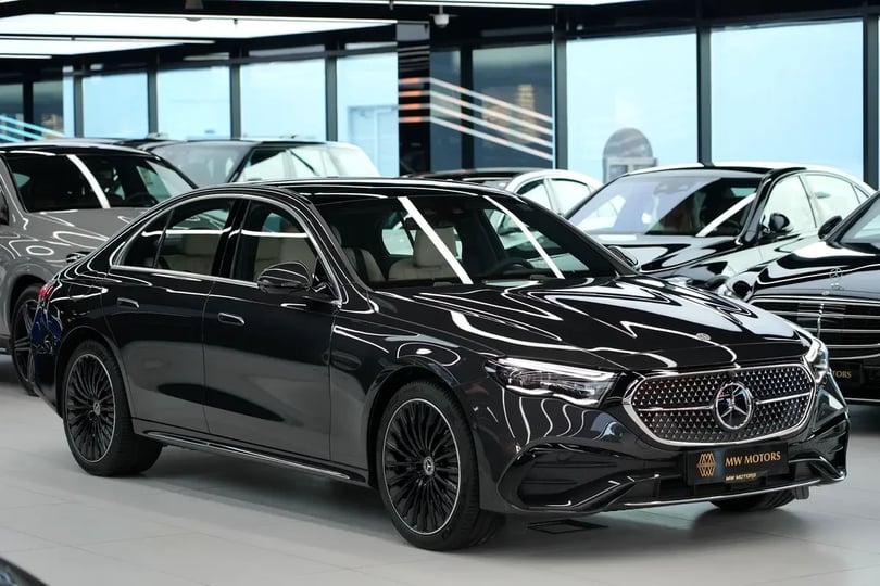 Mercedes E Class (Grigio)