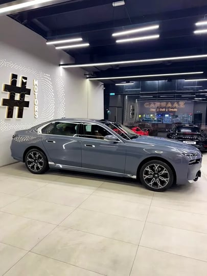 BMW 7 Series (Grigio)