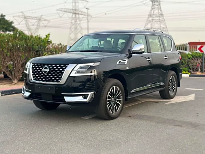 نيسان باترول (أسود)