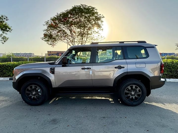 Toyota Prado (Gold)