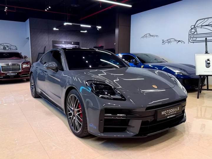 Porsche Panamera (Grise)