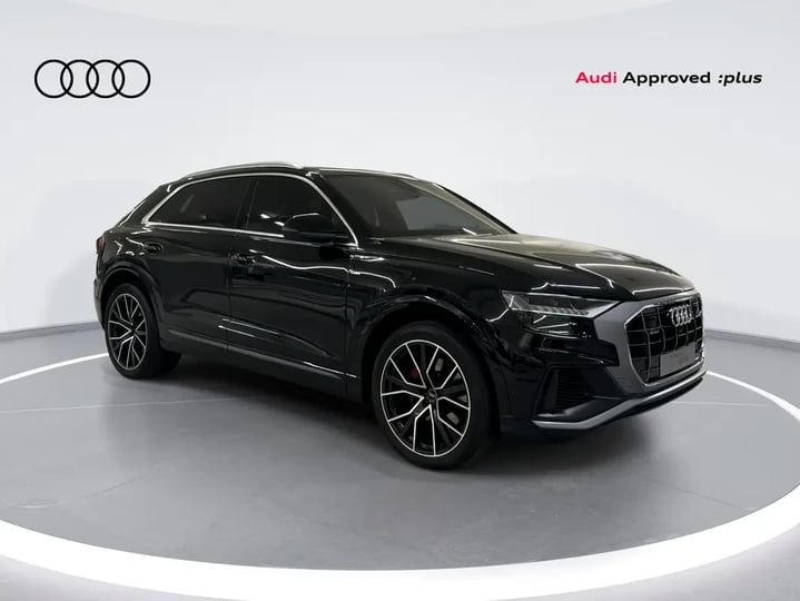 Audi Q8 (Черный)