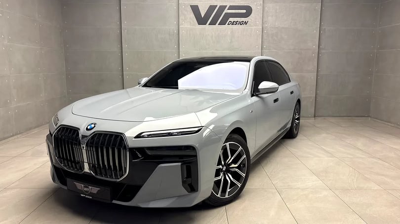 BMW 7 Series (Grey)