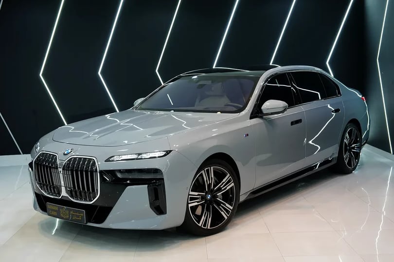 BMW 7 Series (Grey)
