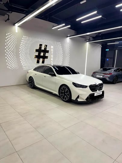 BMW 5 Series (White)