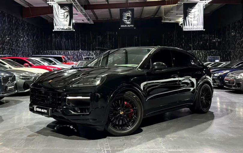 Porsche Cayenne (Black)