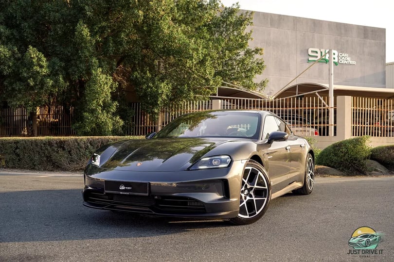 Porsche Taycan (Gri)