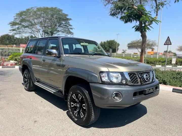 Nissan Patrol (Gold)