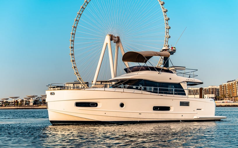 Motorboot Azimut Magellano 43 ft in Dubai Marina te huur in Dubai