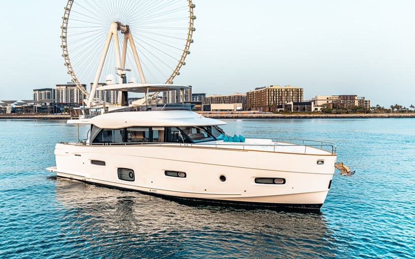 Azimut Magellano 66 pie Barco de motor en Dubai Marina para alquiler en Dubai