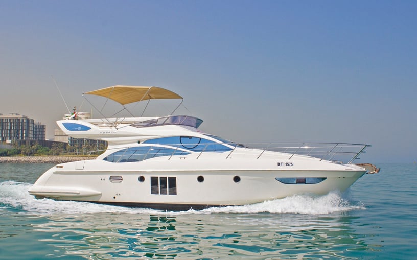 Azimut X7 48 piede Barca a motore a Dubai Marina in affitto a Dubai