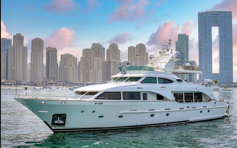 Motorboot Benetti 110 ft in Dubai Harbour te huur in Dubai