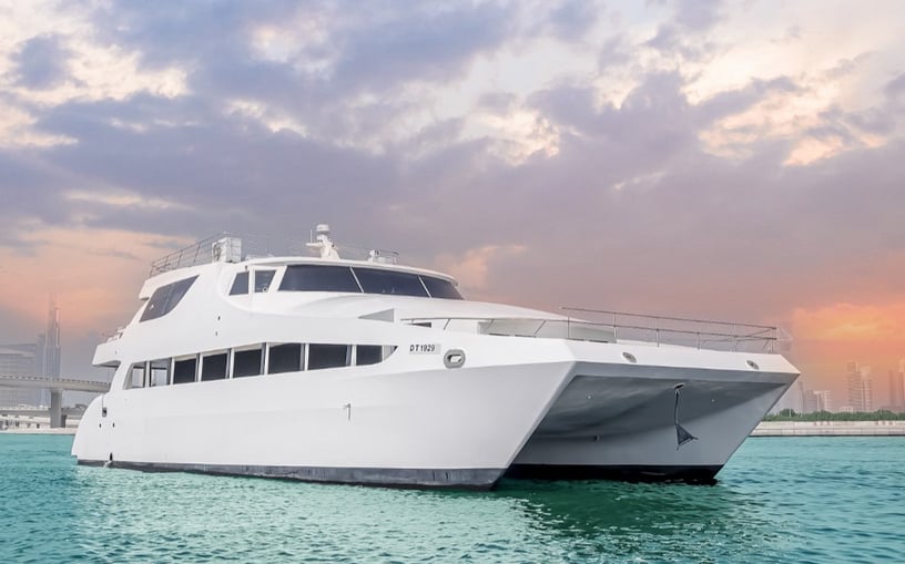 在迪拜 租 Dream Catamaran 100 英尺 双体船 在Dubai Harbour