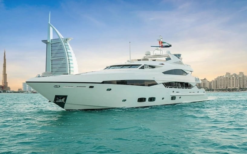 Sunseeker Lucien 131 pie Barco de motor en Dubai Harbour para alquiler en Dubai