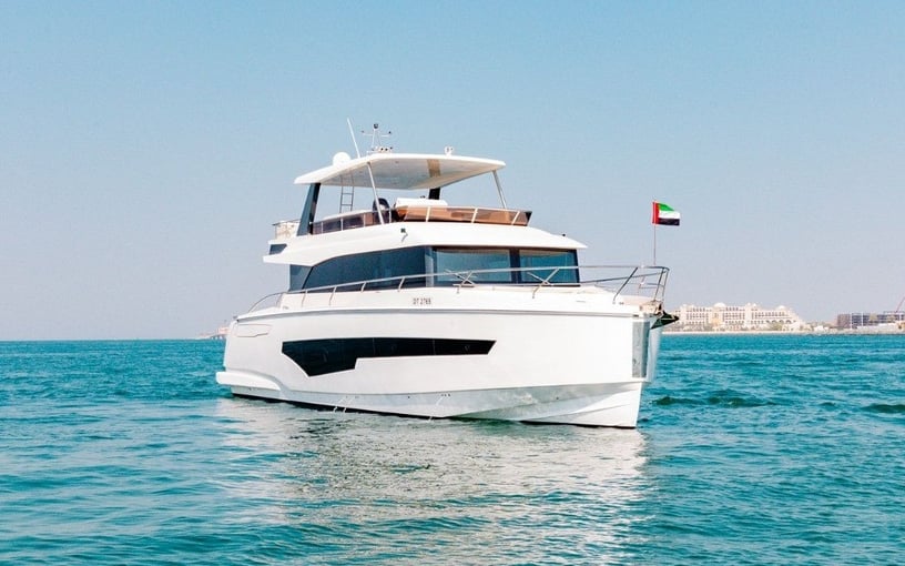 Motorboot Sky Walker Maka 62 ft in Dubai Harbour te huur in Dubai