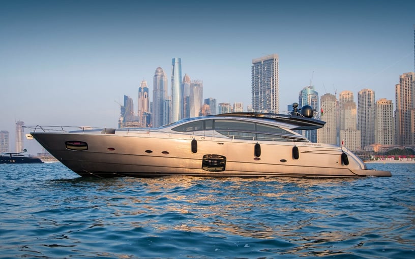 Pershing 82 футов (25m) для аренды в Дубай