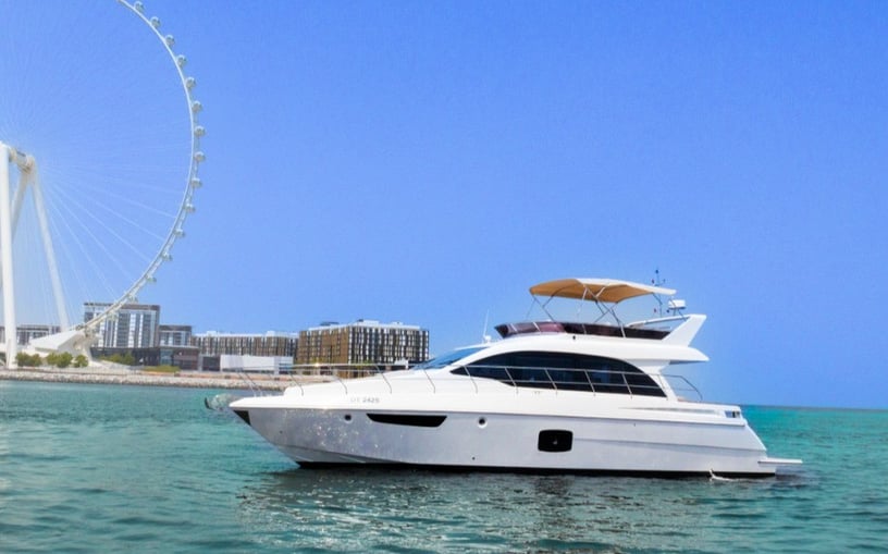 Sky Walker Lee 52 pied Bateau à moteur à Dubai Harbour à louer à Dubai