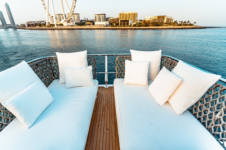 在迪拜 租 Azimut Magellano 66 英尺 (21m) 动力船 在迪拜滨海湾 5