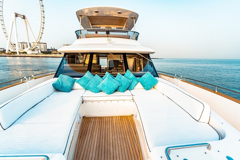 在迪拜 租 Azimut Magellano 66 英尺 (21m) 动力船 在迪拜滨海湾 7