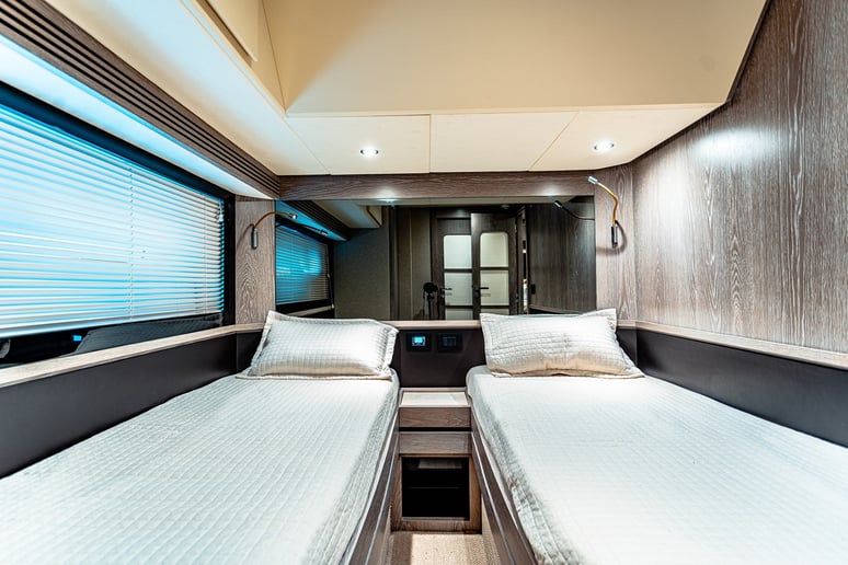 在迪拜 租 Azimut Magellano 66 英尺 (21m) 动力船 在迪拜滨海湾 11