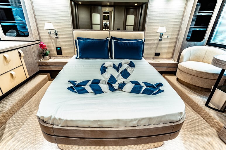 在迪拜 租 Azimut Magellano 66 英尺 (21m) 动力船 在迪拜滨海湾 13