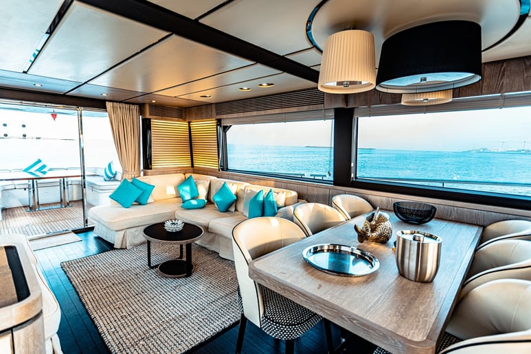 在迪拜 租 Azimut Magellano 66 英尺 (21m) 动力船 在迪拜滨海湾 9