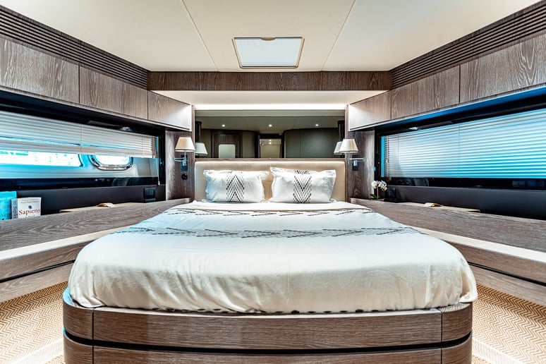 在迪拜 租 Azimut Magellano 66 英尺 (21m) 动力船 在迪拜滨海湾 12