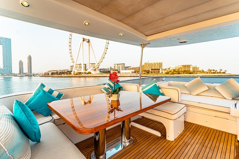 在迪拜 租 Azimut Magellano 66 英尺 (21m) 动力船 在迪拜滨海湾 6