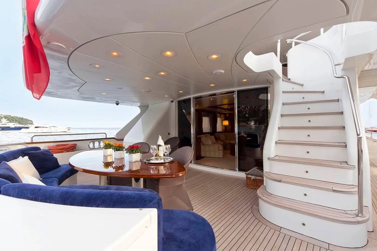 Benetti Gallus 115 pie (36m) Barco de motor en Dubai Harbour para alquiler en Dub&aacute;i 5