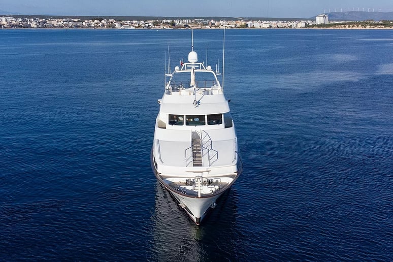 Benetti Gallus 115 pie (36m) Barco de motor en Dubai Harbour para alquiler en Dub&aacute;i