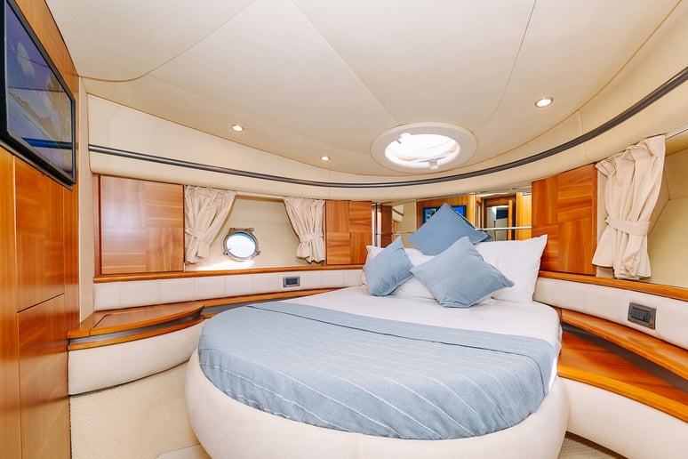 Azimut Candy 50 Fu&szlig; (16m) Motorboot in Dubai Harbour  zur Miete in Dubai 7
