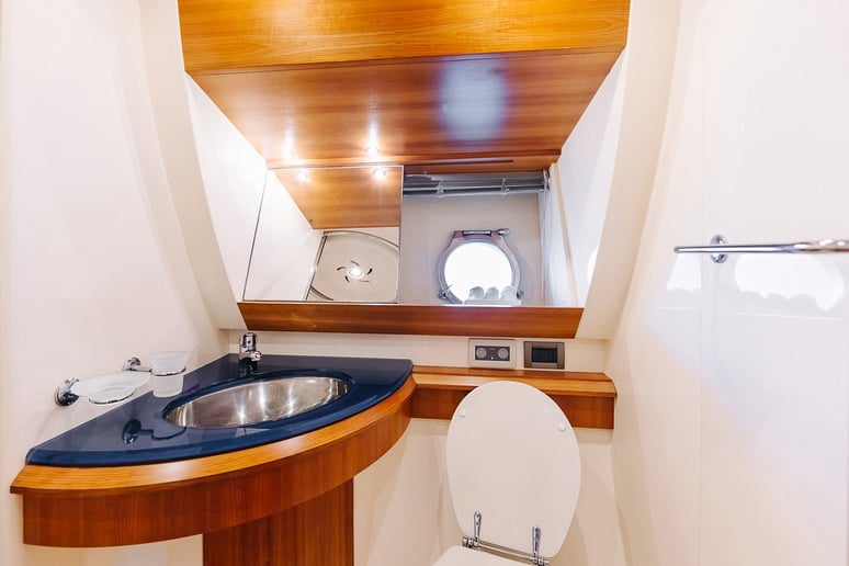 Azimut Candy 50 Fu&szlig; (16m) Motorboot in Dubai Harbour  zur Miete in Dubai 5