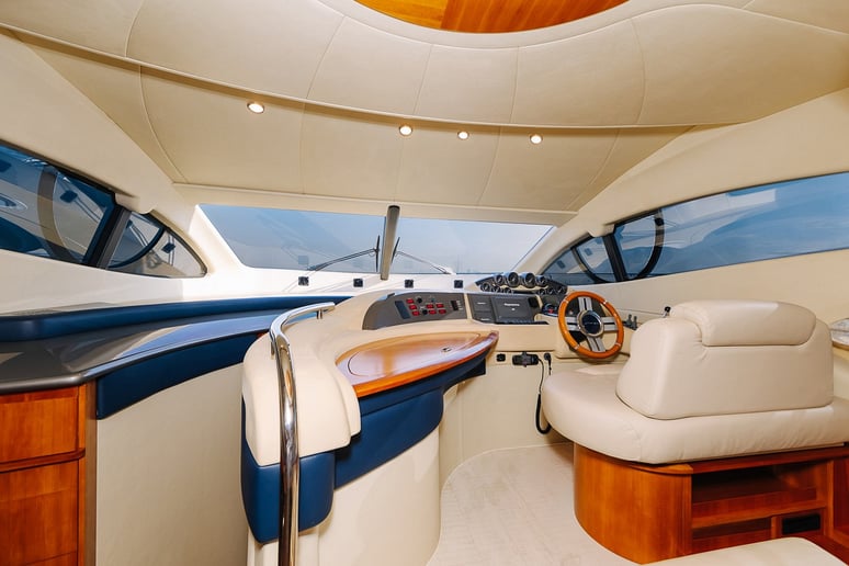 Azimut Candy 50 Fu&szlig; (16m) Motorboot in Dubai Harbour  zur Miete in Dubai 4