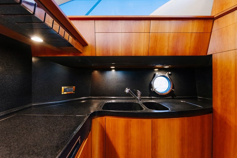 Azimut Candy 50 Fu&szlig; (16m) Motorboot in Dubai Harbour  zur Miete in Dubai 8