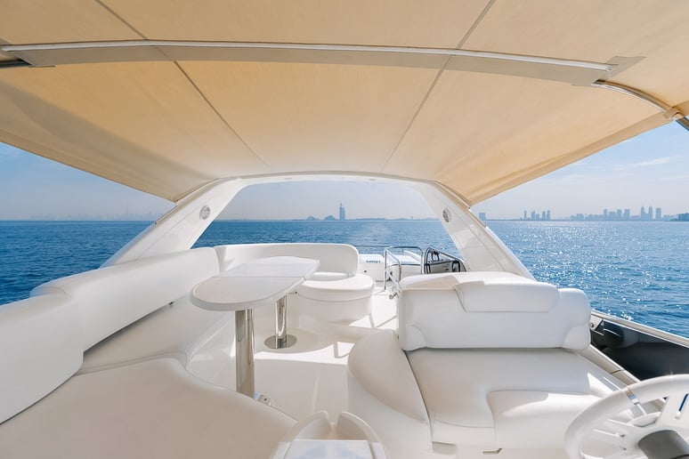 Azimut Candy 50 Fu&szlig; (16m) Motorboot in Dubai Harbour  zur Miete in Dubai 1